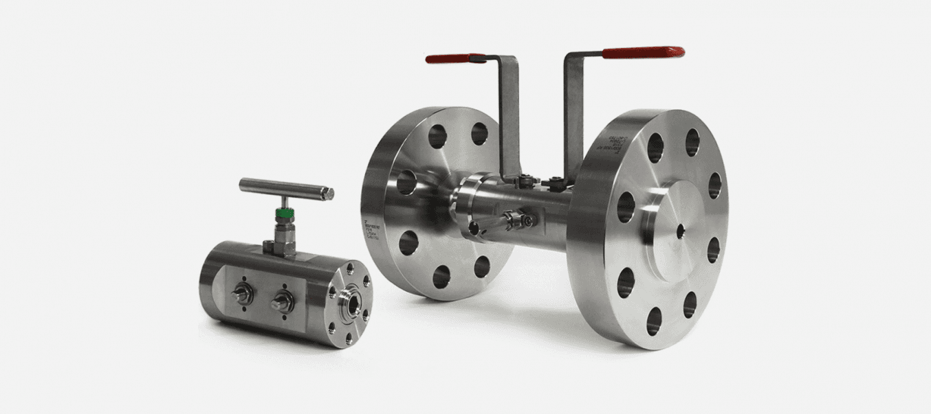 Double block and bleed ball valve assembly with integrated bleed connection